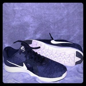 Women’s Nike shoes size 10